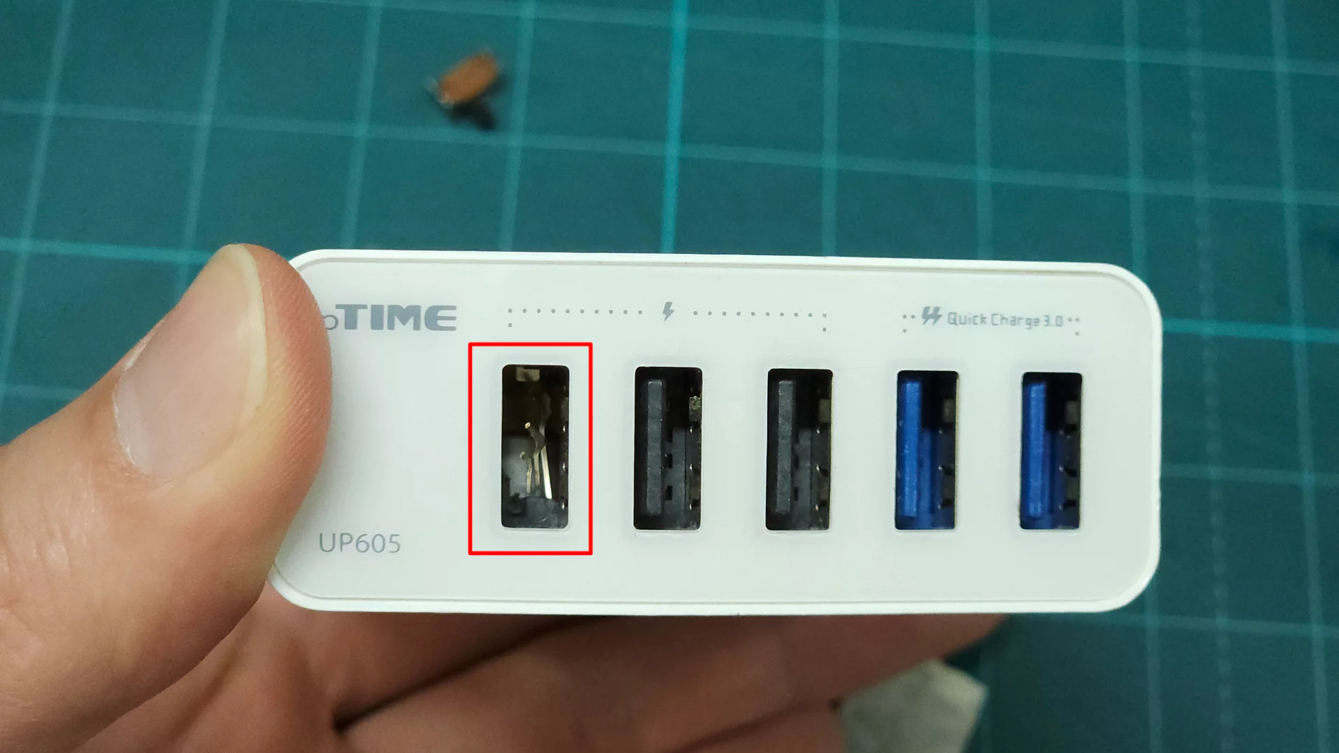 IP타임 멀티 충전기 단자